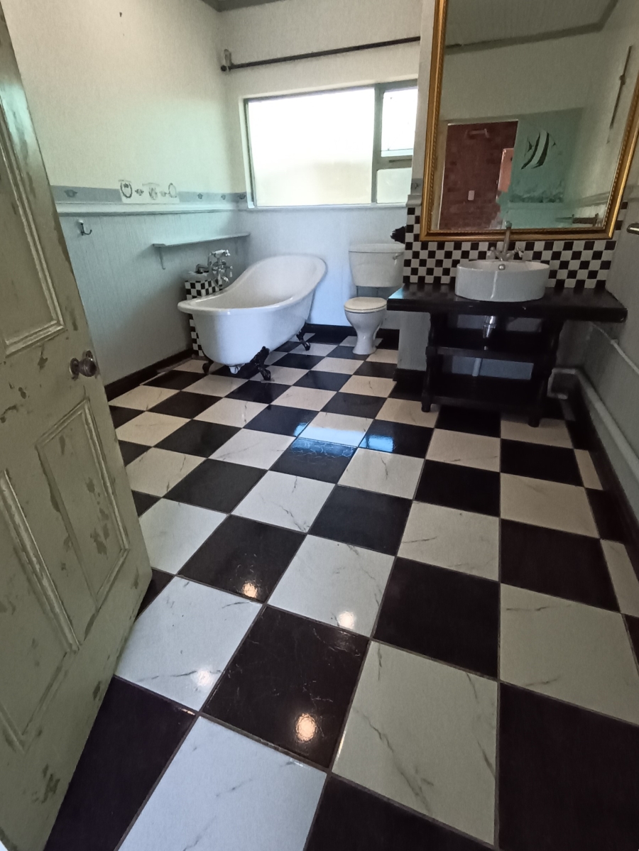 4 Bedroom Property for Sale in C Place Eastern Cape